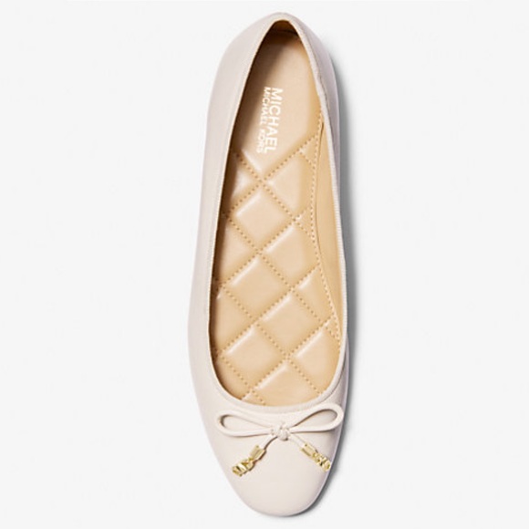 NWT Michael Kors Light Cream w/Gold Hardware Ballets Flats, Size 5 - Picture 2 of 2
